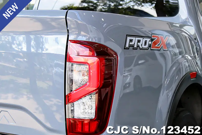 Nissan Navara in Gray for Sale Image 5
