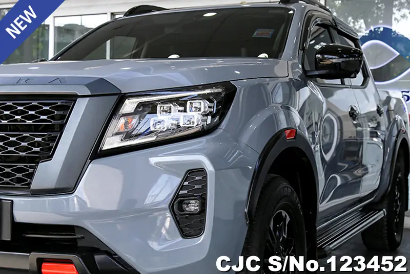 Nissan Navara in Gray for Sale Image 6