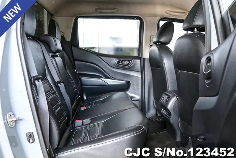 Nissan Navara in Gray for Sale Image 10