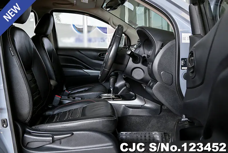 Nissan Navara in Gray for Sale Image 12