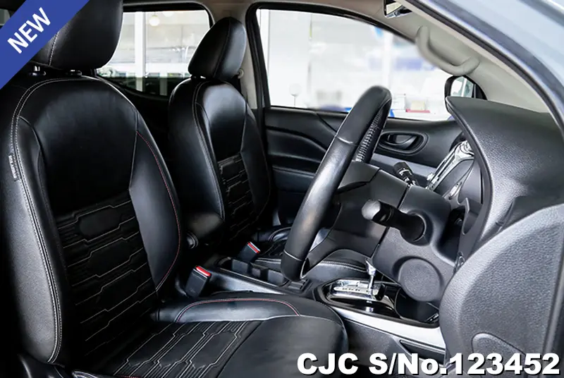 Nissan Navara in Gray for Sale Image 14