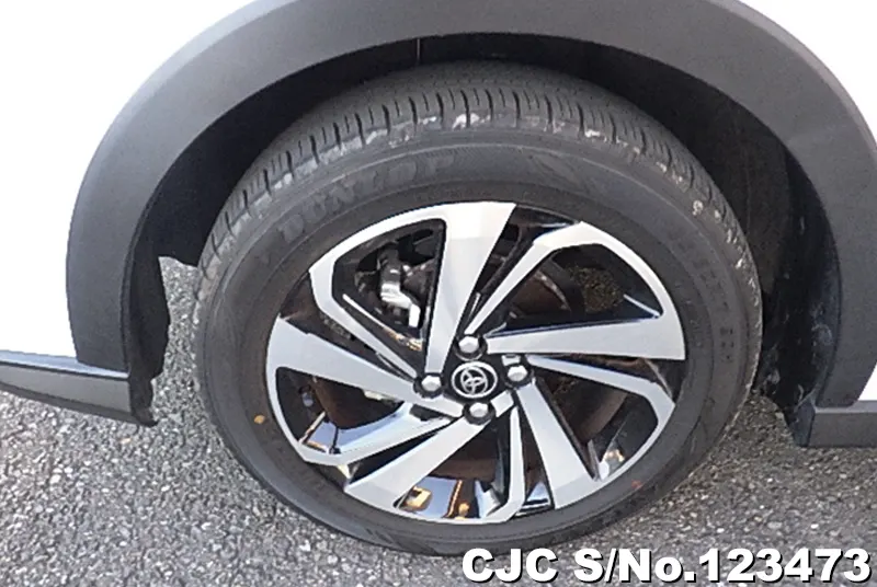 Toyota Raize in White for Sale Image 16
