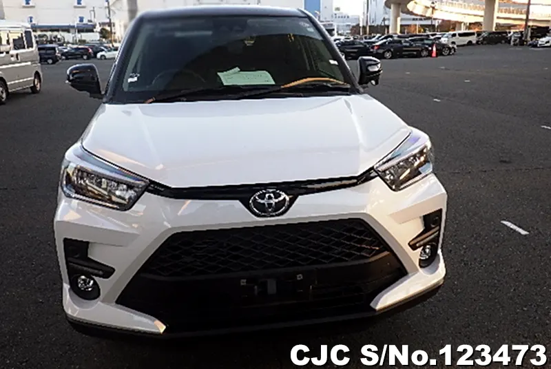 Toyota Raize in White for Sale Image 4