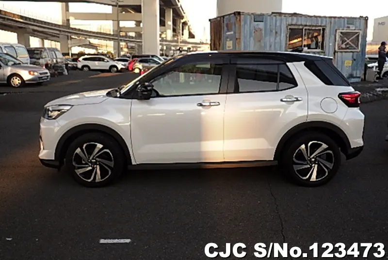Toyota Raize in White for Sale Image 7