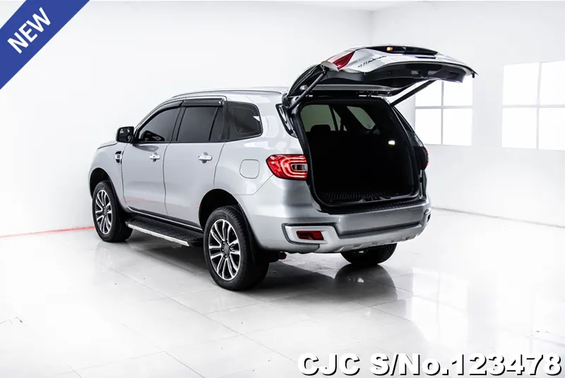 Ford Everest in Gray for Sale Image 5