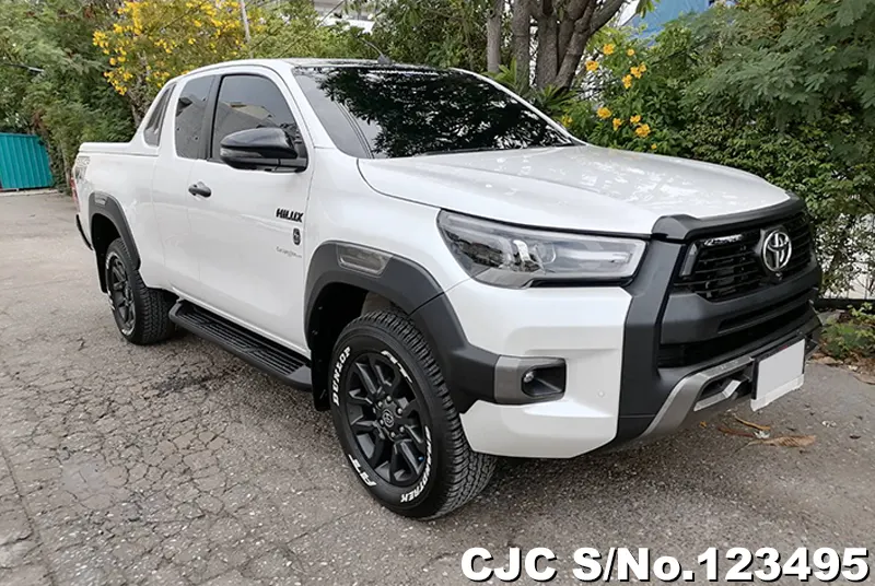 Toyota Hilux in White for Sale Image 13