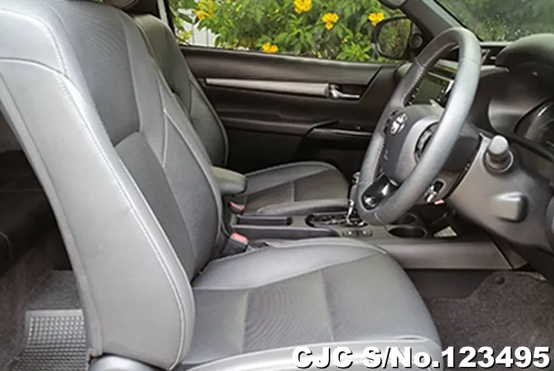 Toyota Hilux in White for Sale Image 24