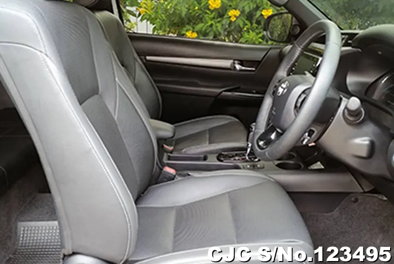 Toyota Hilux in White for Sale Image 25