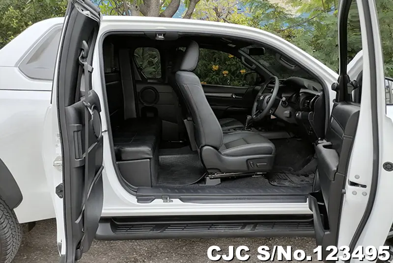 Toyota Hilux in White for Sale Image 27
