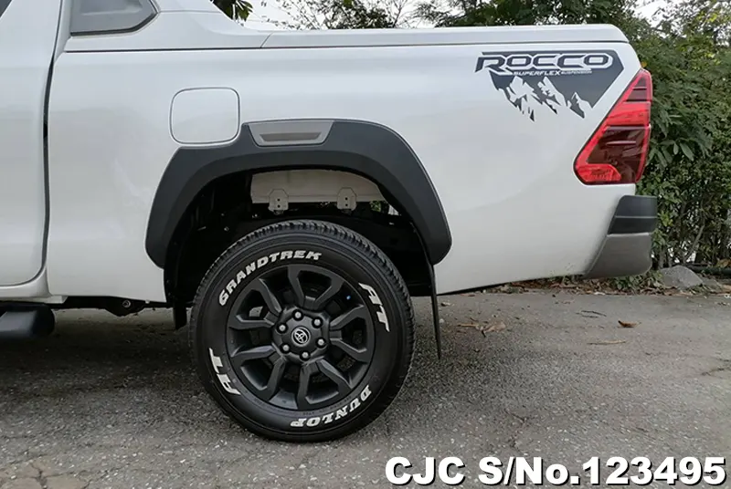 Toyota Hilux in White for Sale Image 34