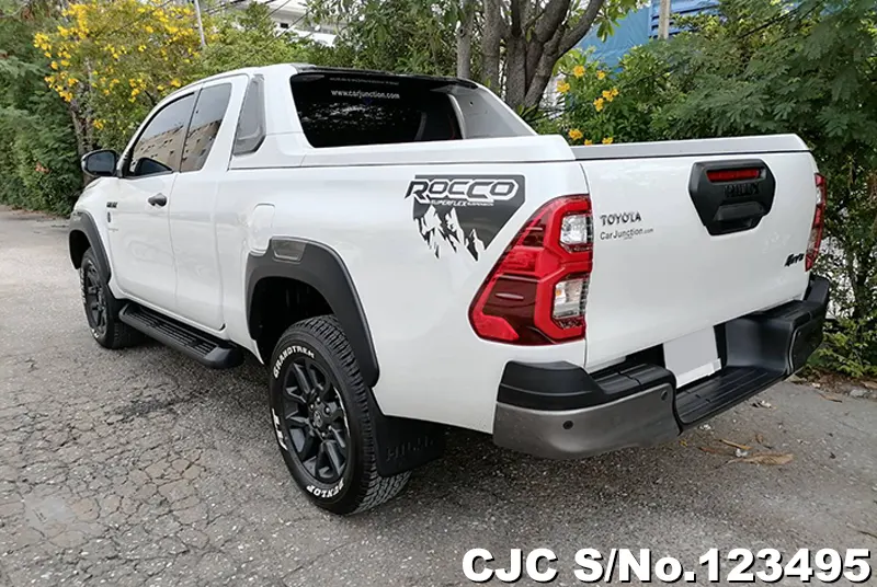 Toyota Hilux in White for Sale Image 15