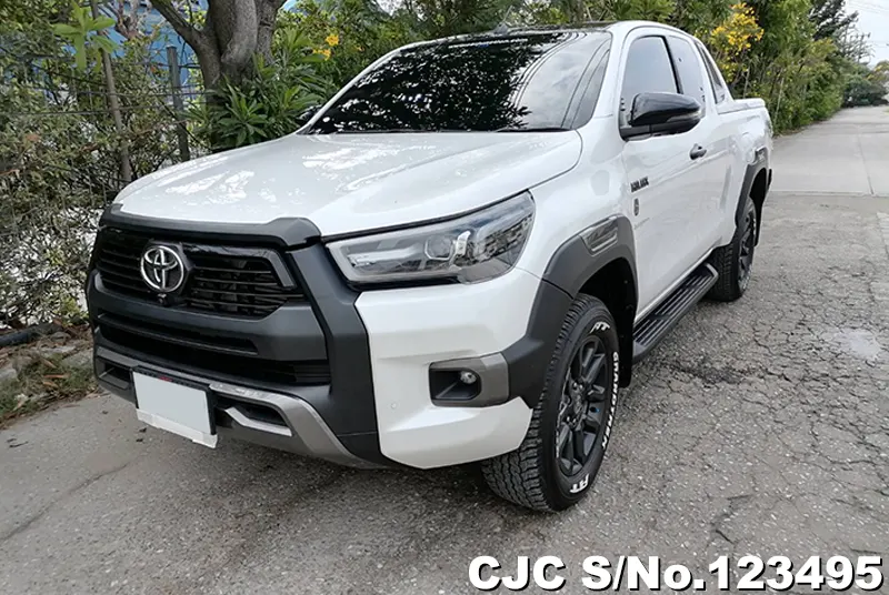 Toyota Hilux in White for Sale Image 16