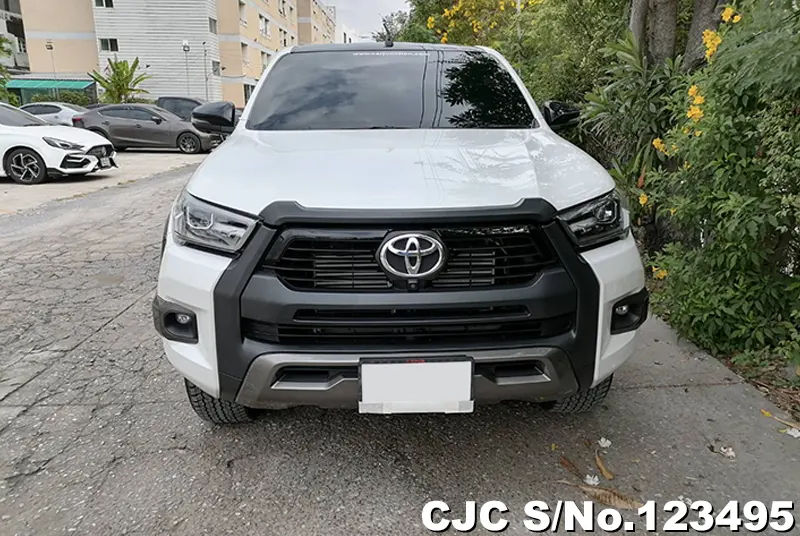 Toyota Hilux in White for Sale Image 18