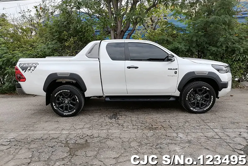 Toyota Hilux in White for Sale Image 19