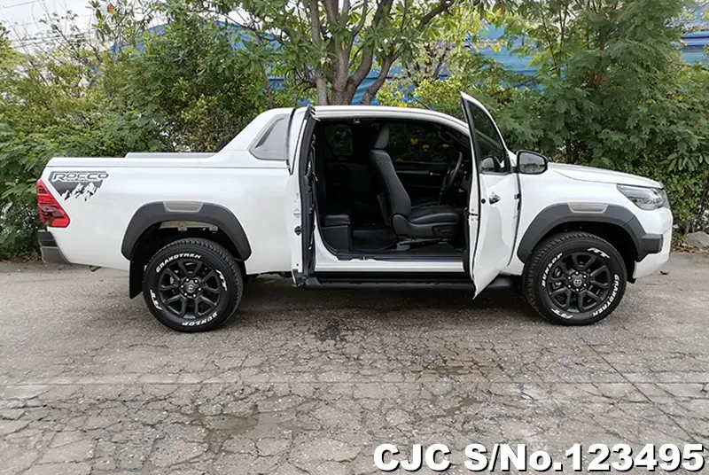 Toyota Hilux in White for Sale Image 21