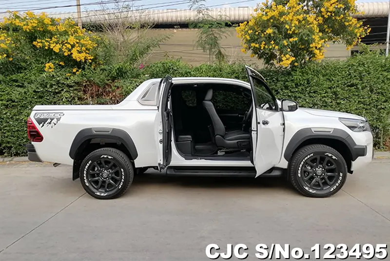 Toyota Hilux in White for Sale Image 9