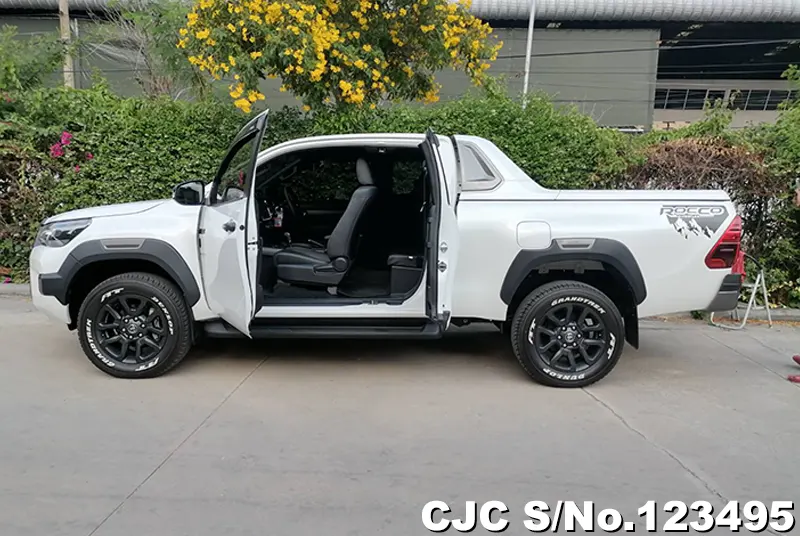 Toyota Hilux in White for Sale Image 10
