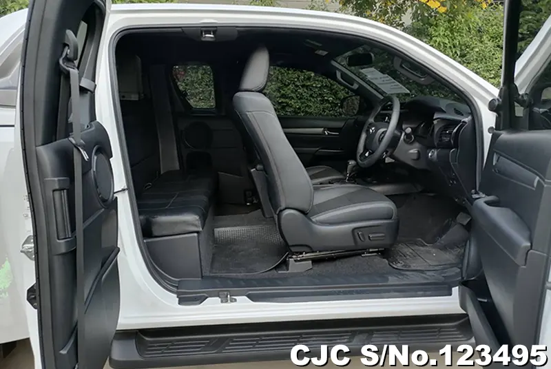 Toyota Hilux in White for Sale Image 11