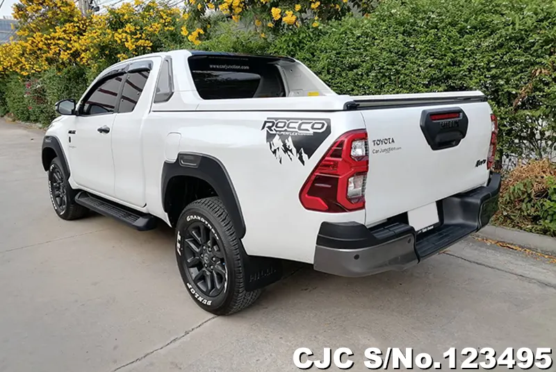 Toyota Hilux in White for Sale Image 1