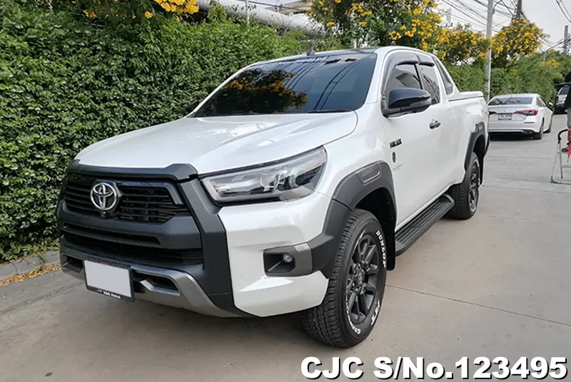 Toyota Hilux in White for Sale Image 3