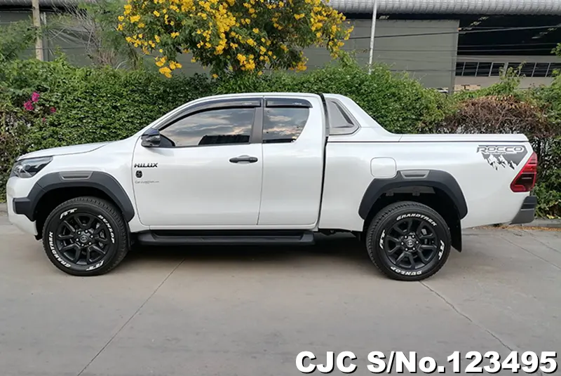 Toyota Hilux in White for Sale Image 8