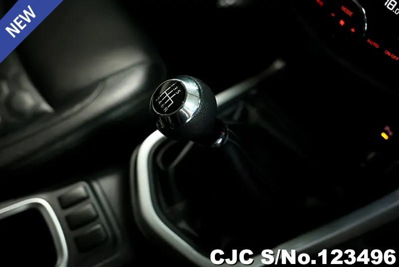Nissan Navara in White for Sale Image 14