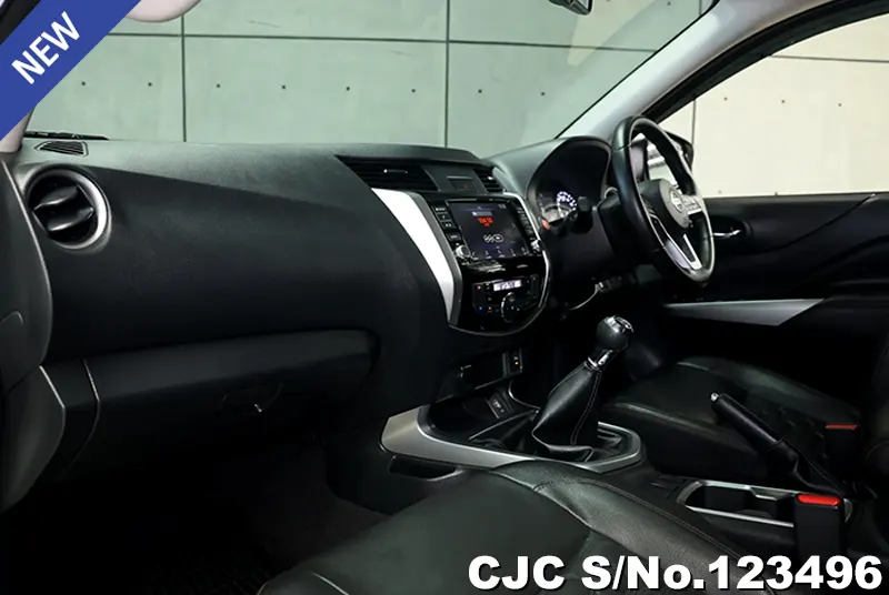 Nissan Navara in White for Sale Image 7