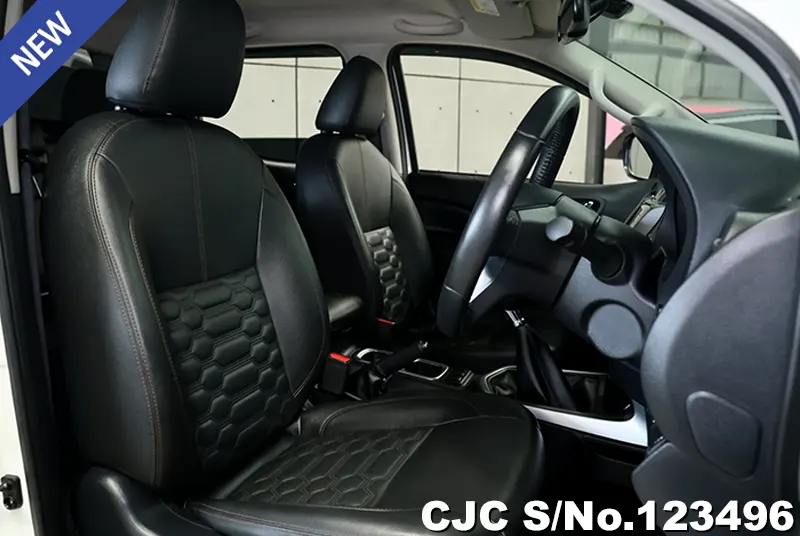 Nissan Navara in White for Sale Image 8