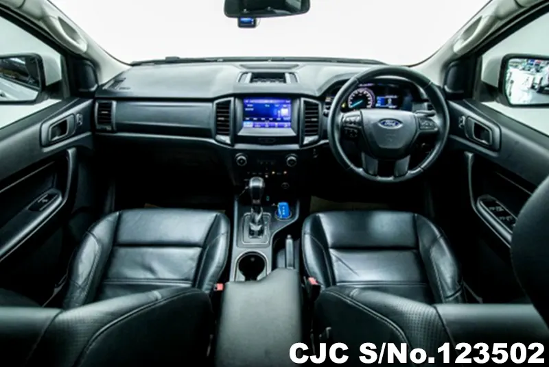 Ford Everest in White for Sale Image 6
