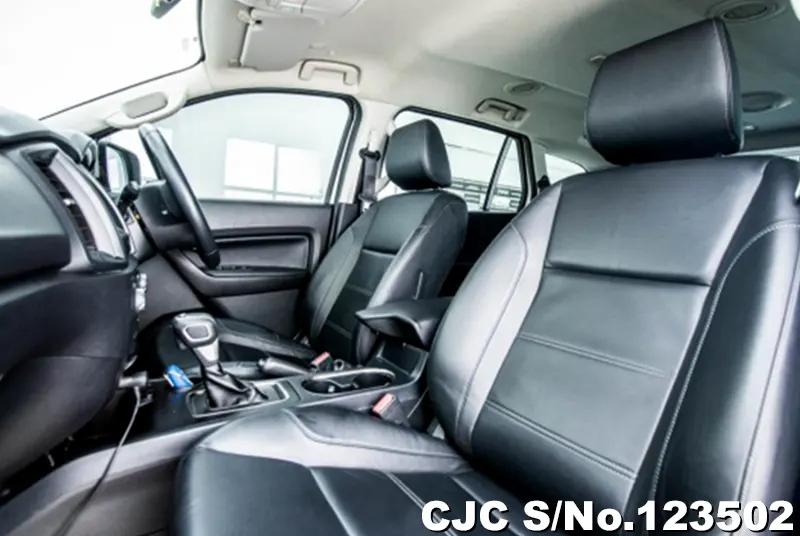 Ford Everest in White for Sale Image 7
