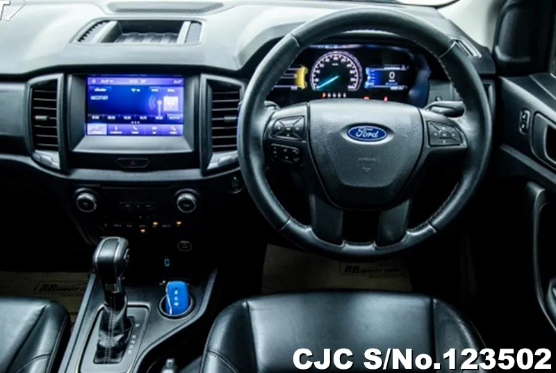 Ford Everest in White for Sale Image 11