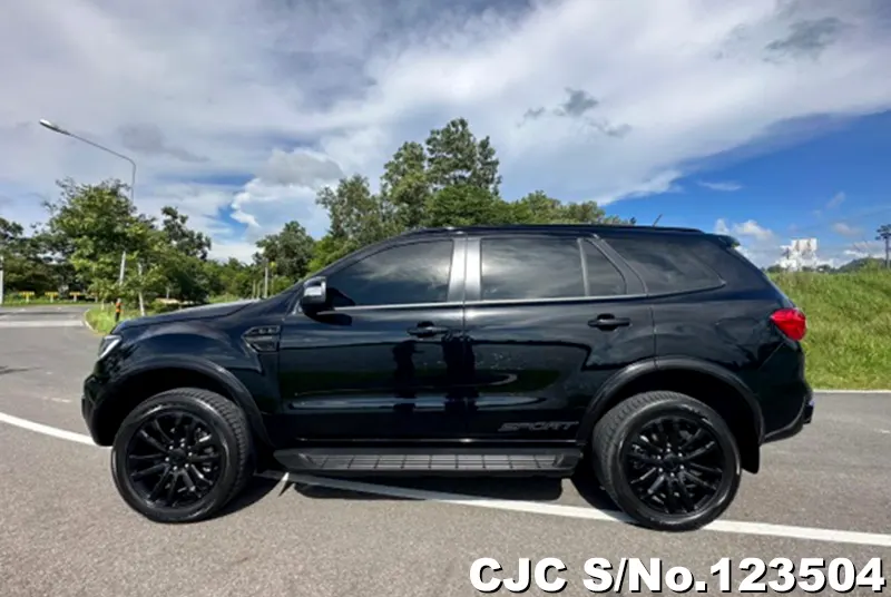 Ford Everest in Black for Sale Image 3