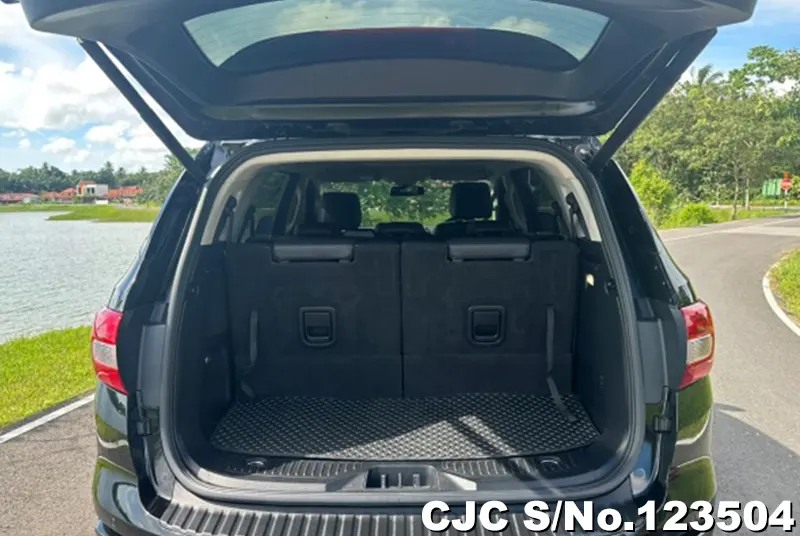 Ford Everest in Black for Sale Image 4