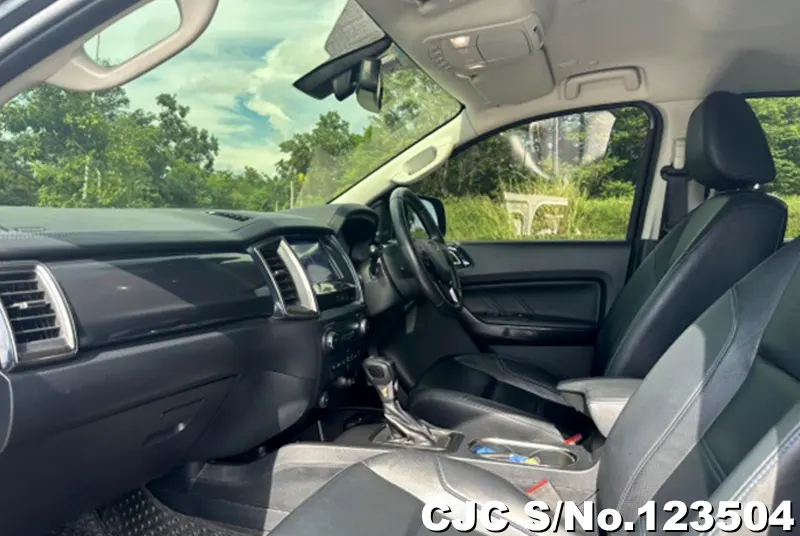 Ford Everest in Black for Sale Image 5