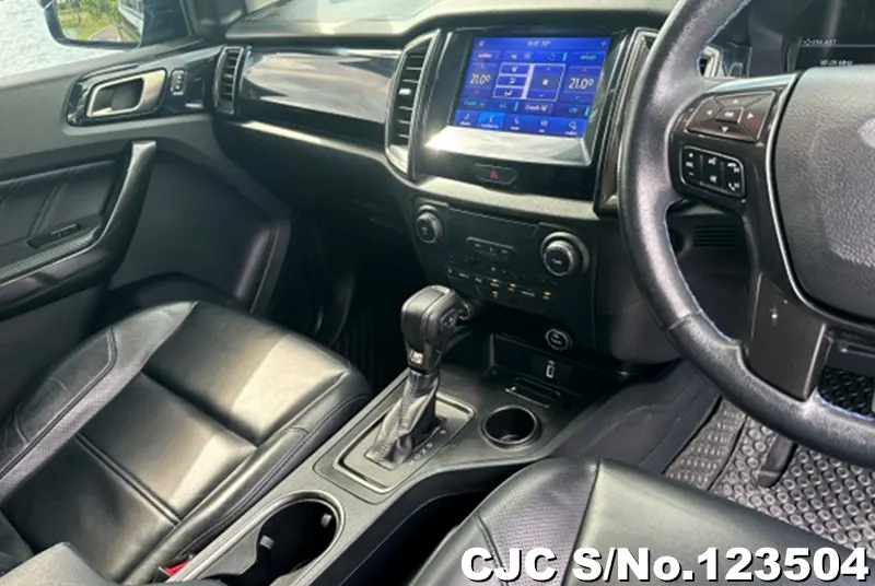 Ford Everest in Black for Sale Image 7