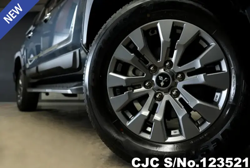 Mitsubishi Triton in Gray for Sale Image 3