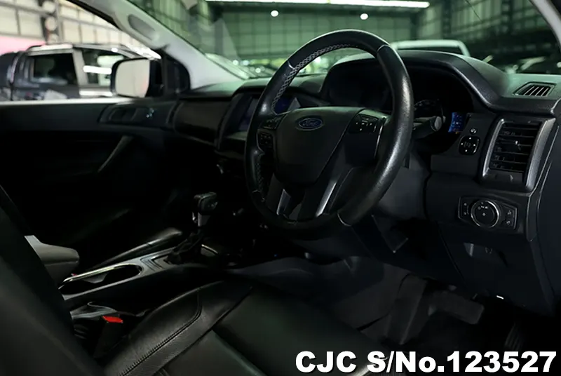 Ford Everest in Black for Sale Image 7