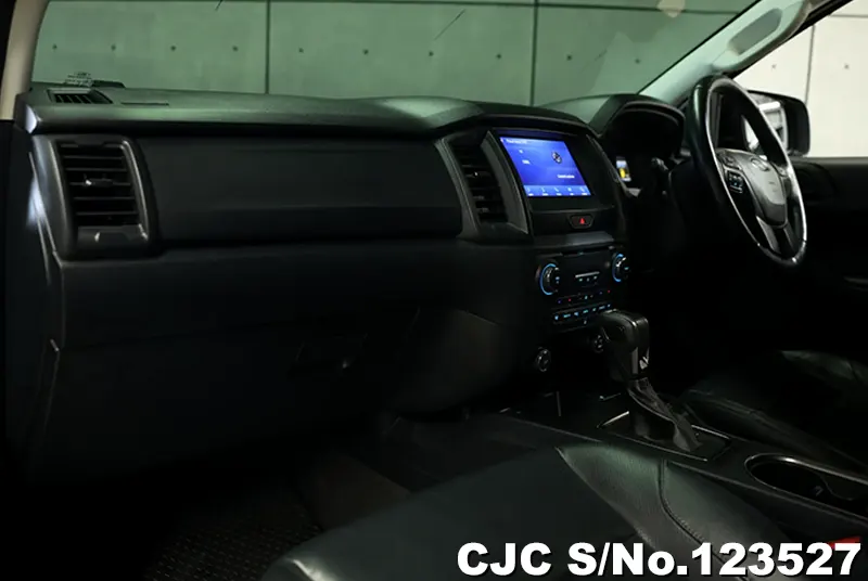 Ford Everest in Black for Sale Image 8