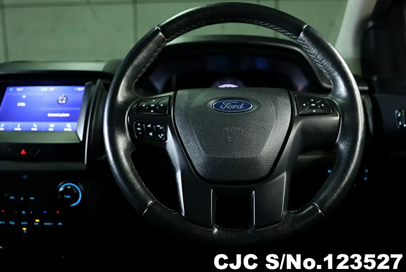 Ford Everest in Black for Sale Image 11