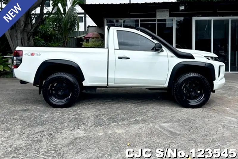 Mitsubishi Triton in White for Sale Image 3