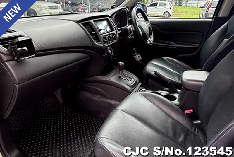 Mitsubishi Triton in White for Sale Image 5