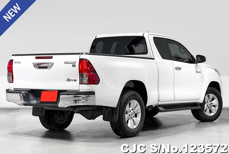 Toyota Hilux in White for Sale Image 2