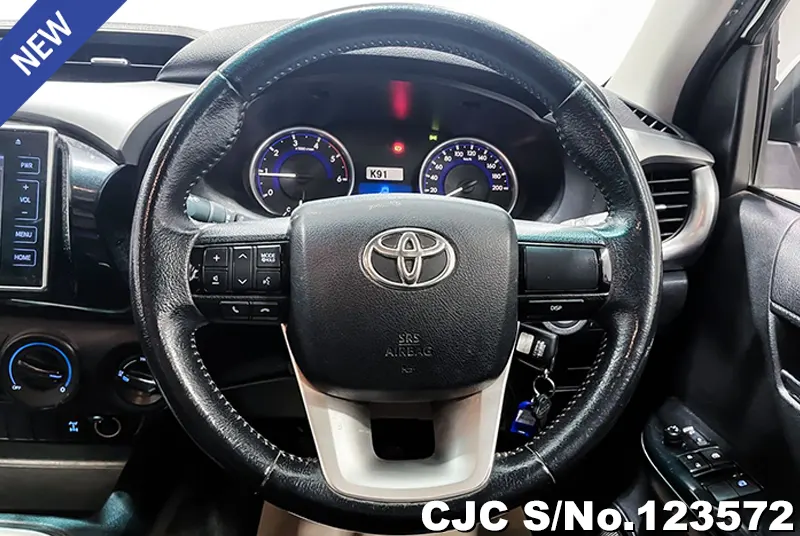 Toyota Hilux in White for Sale Image 8