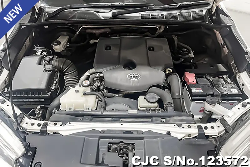 Toyota Hilux in White for Sale Image 11