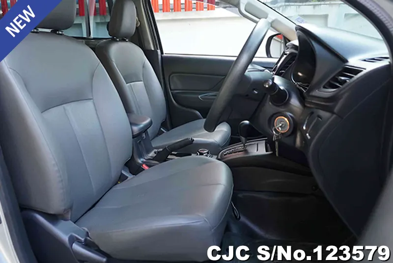 Mitsubishi Triton in Gray for Sale Image 7