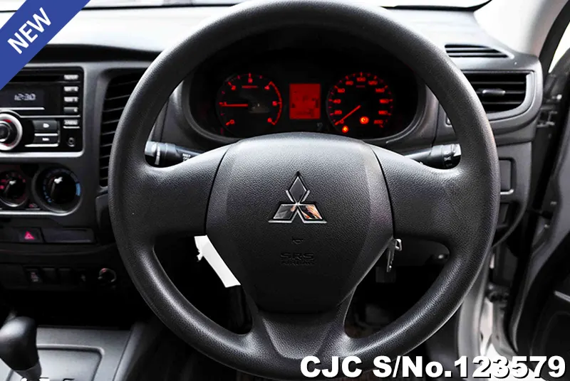 Mitsubishi Triton in Gray for Sale Image 8