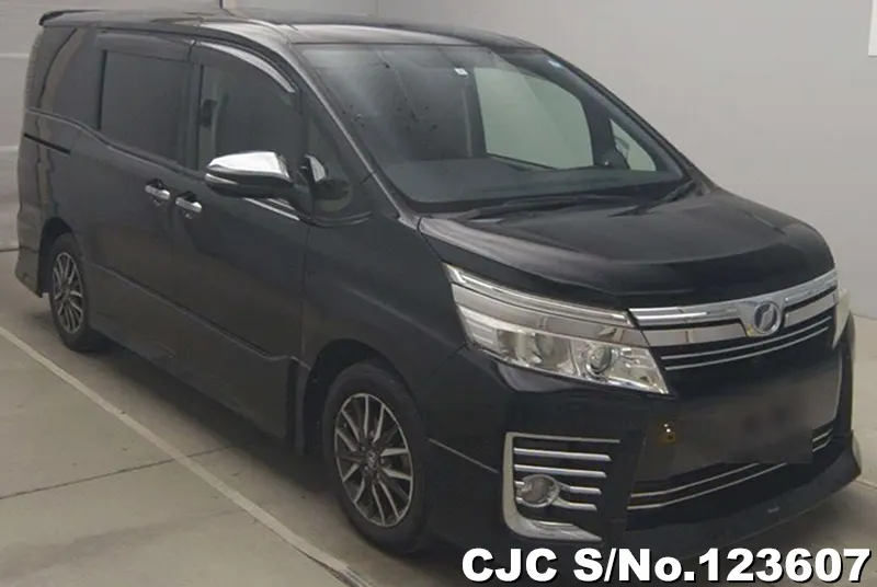 Toyota / Voxy 2015