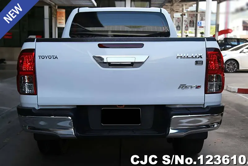 Toyota Hilux in White for Sale Image 3