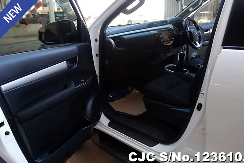 Toyota Hilux in White for Sale Image 8