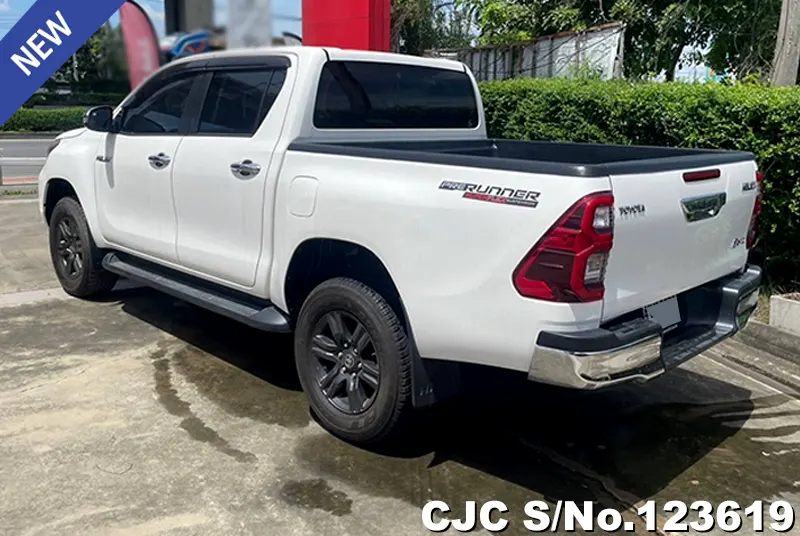 Toyota Hilux in White for Sale Image 1